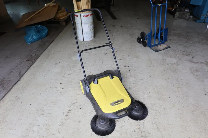 Kärcher Handkehrmaschine
